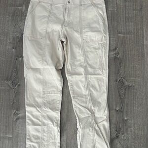 White House Black Market WHBM PRET-A-PEDI Cream Pants mid rise 12L Roll up leg